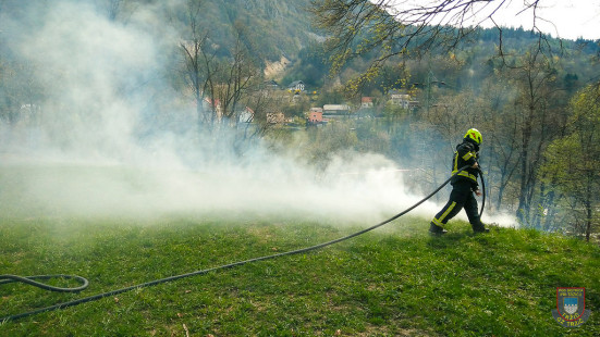 Požar na travnatih površinah, Bistrica pri Tržiču, 2. 4. 2017