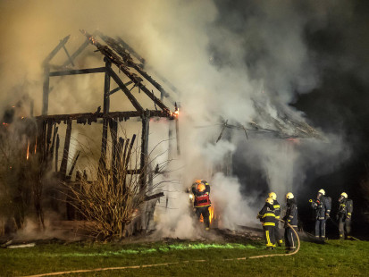 Požar lesene lope v Sebenjah, 20. 3. 2016