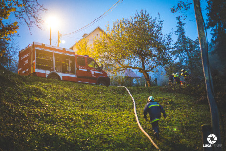 Vaja: travniški požar nad šolo v Dolini, 19. 10. 2016