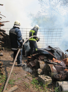 Požar trave in drva, Kovor, 18. 4. 2011