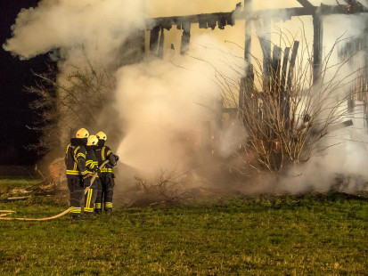 Požar lesene lope v Sebenjah, 20. 3. 2016