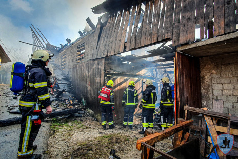 Požar gospodarskega poslopja in hiše, Hudo, 29. 1. 2020