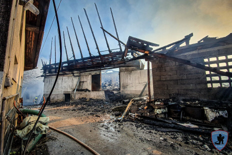 Požar gospodarskega poslopja in hiše, Hudo, 29. 1. 2020