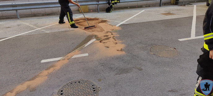 Razlito motorno olje - Tržič, 7.7.2023