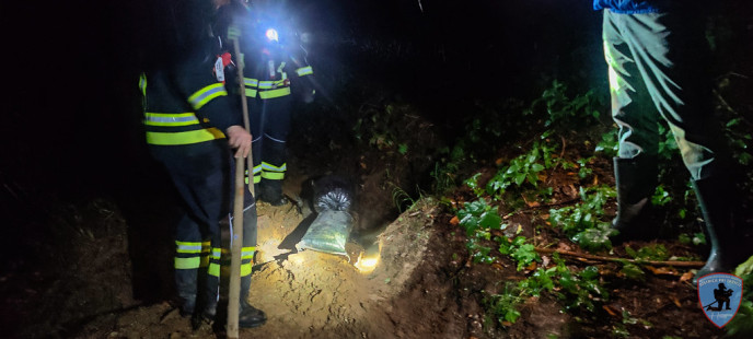 Voda ogroža hišo - Bistrica pri Tržiču, 28.8.2023