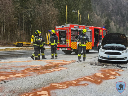 Požar osebnega vozila - cesta Ljubelj - Podljubelj, 26.2.2025