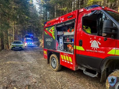 Prometna nesreča - cesta med Jelendolom in Lomom pod Storžičem, 4.4.2025