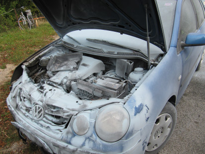 Požar vozila pred bivšo tovarno ROG, 19. 10. 2011
